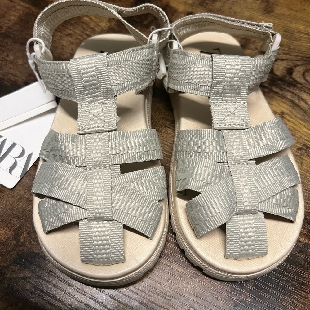 Zara Kids Girl sandals size 26(9.5)